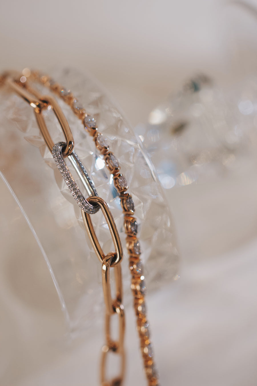 Gliederarmband mit Weißgold Brillant-Öse:Armband aus 750/- Weißgold und Rotgold und 140 Brillanten tw/vsi 0,34ct total